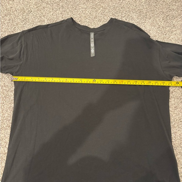 NWT VUORI Long-Sleeve Feather Tee Women's size SMALL Washed Black - Picture 6 of 8